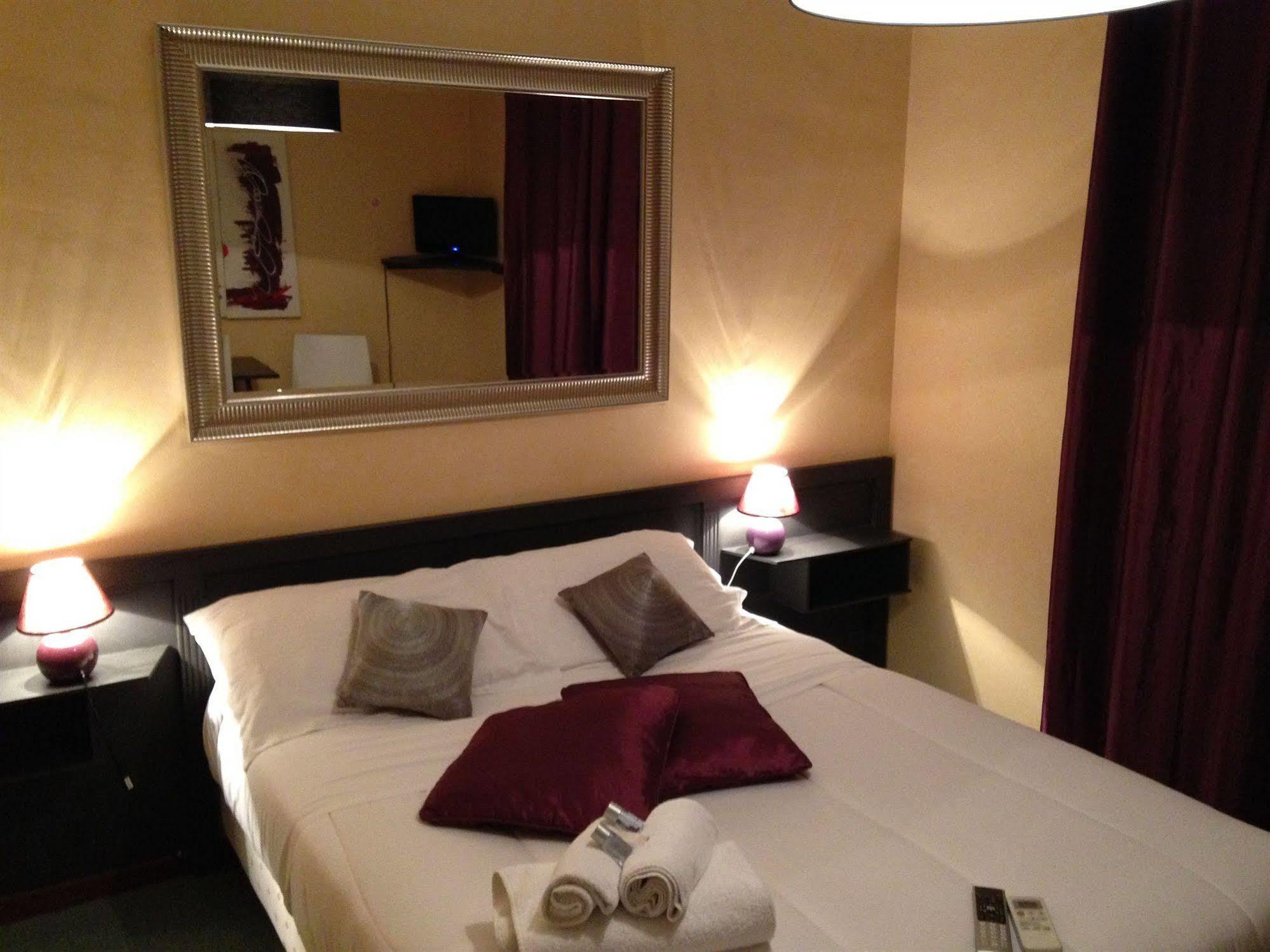 Hotel L'Eau Des Collines Marseille Bagian luar foto